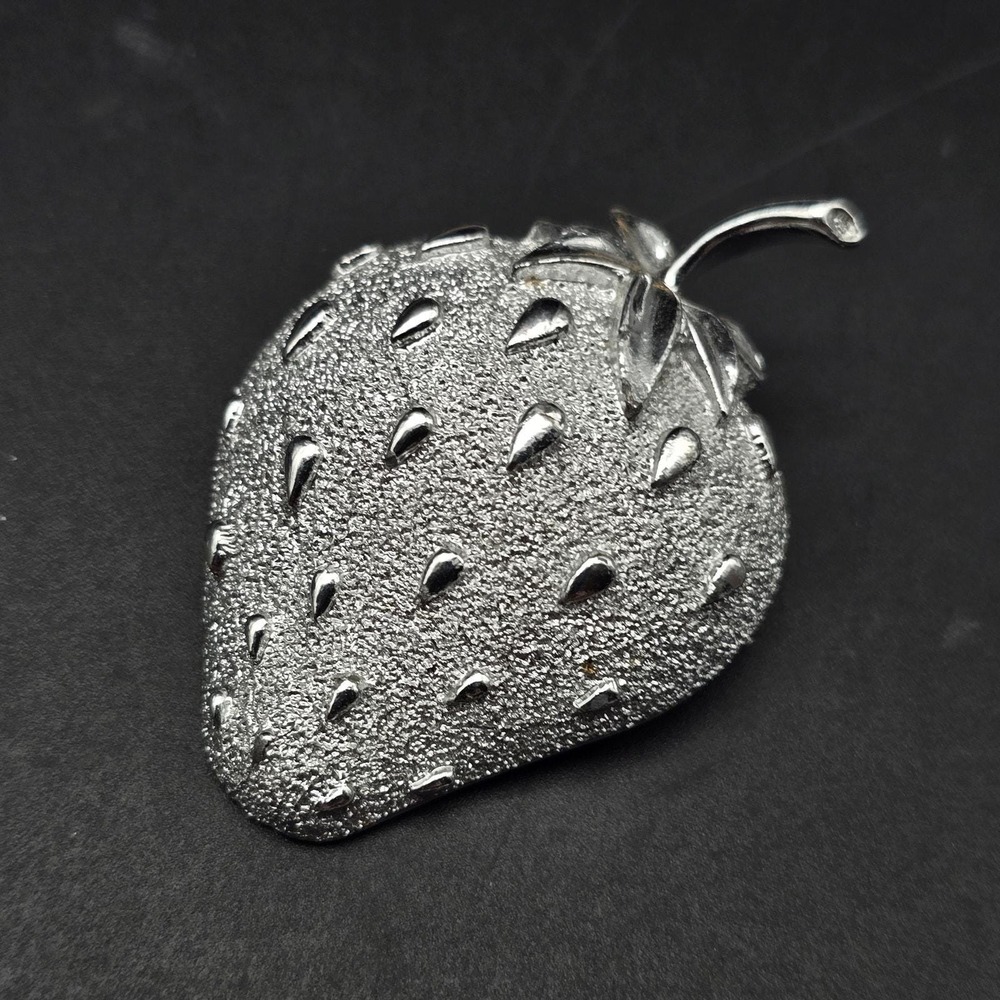 Sarah Coventry Silver Tone Strawberry Brooch Vintage Fruit Spring Summer